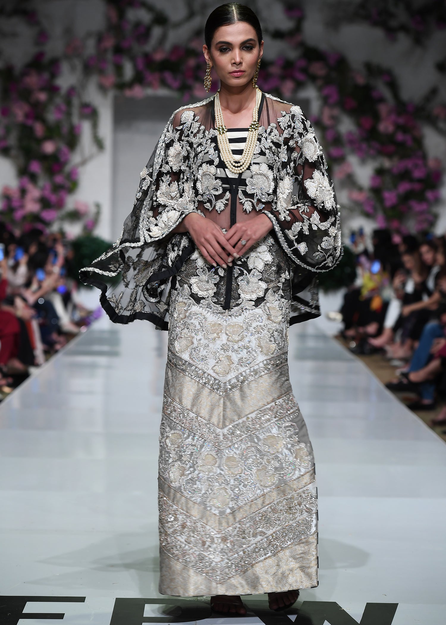 Raglan Outfit - Exquisite Ladies Luxury Pret | Saira Shakira